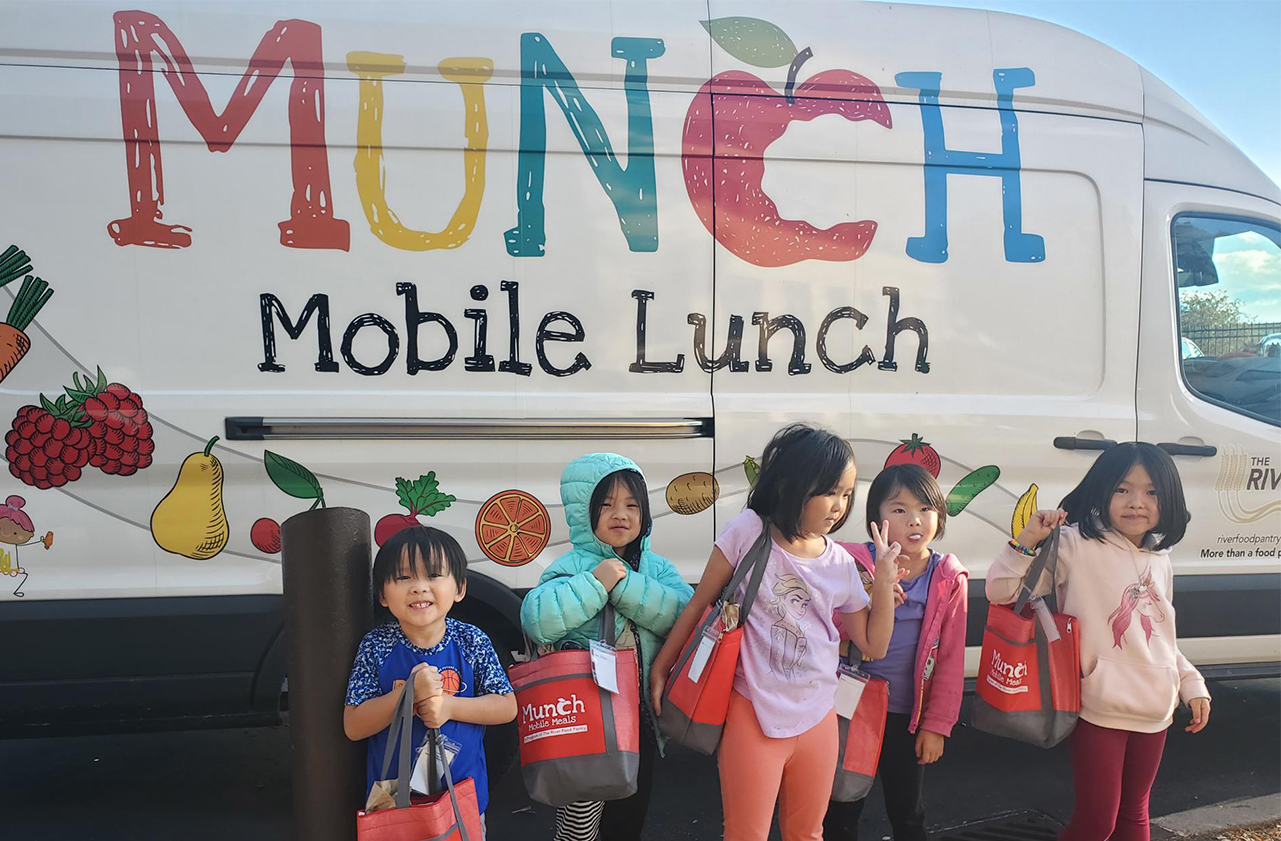Photo of group of kids in front of a van with a graphic saying Munch - Mobile Lunch